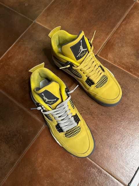 Air Jordan 4 lightning Yellow + Air Jordan 2 High Chicago
