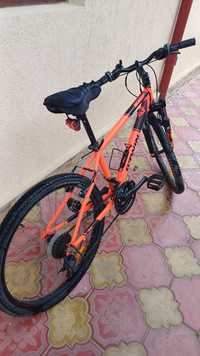 Bicicletă BTWIN Rockrider ST500 culoarea portocaliu-neon