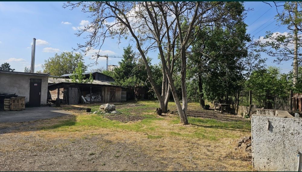 Hală de închiriat în Oradea – 200 mp utili + birou, parcare, camere