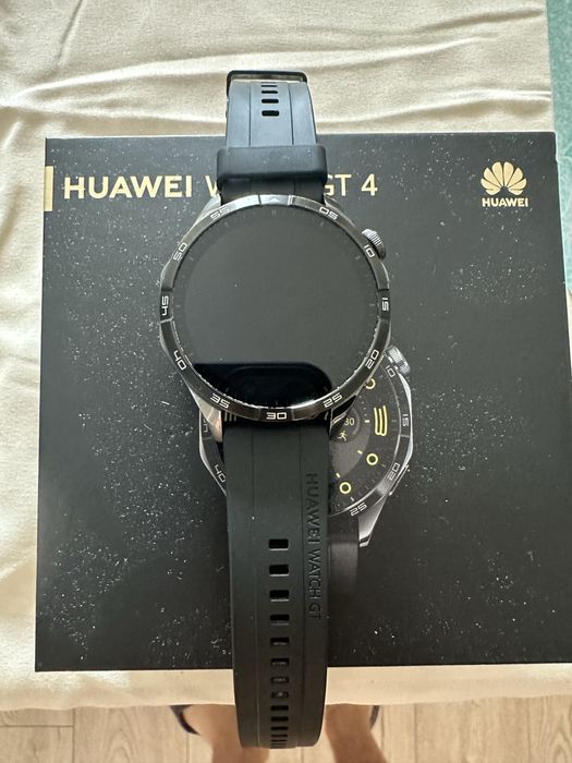 Продавам часовник Huawei Watch GT4 в отлично състояние