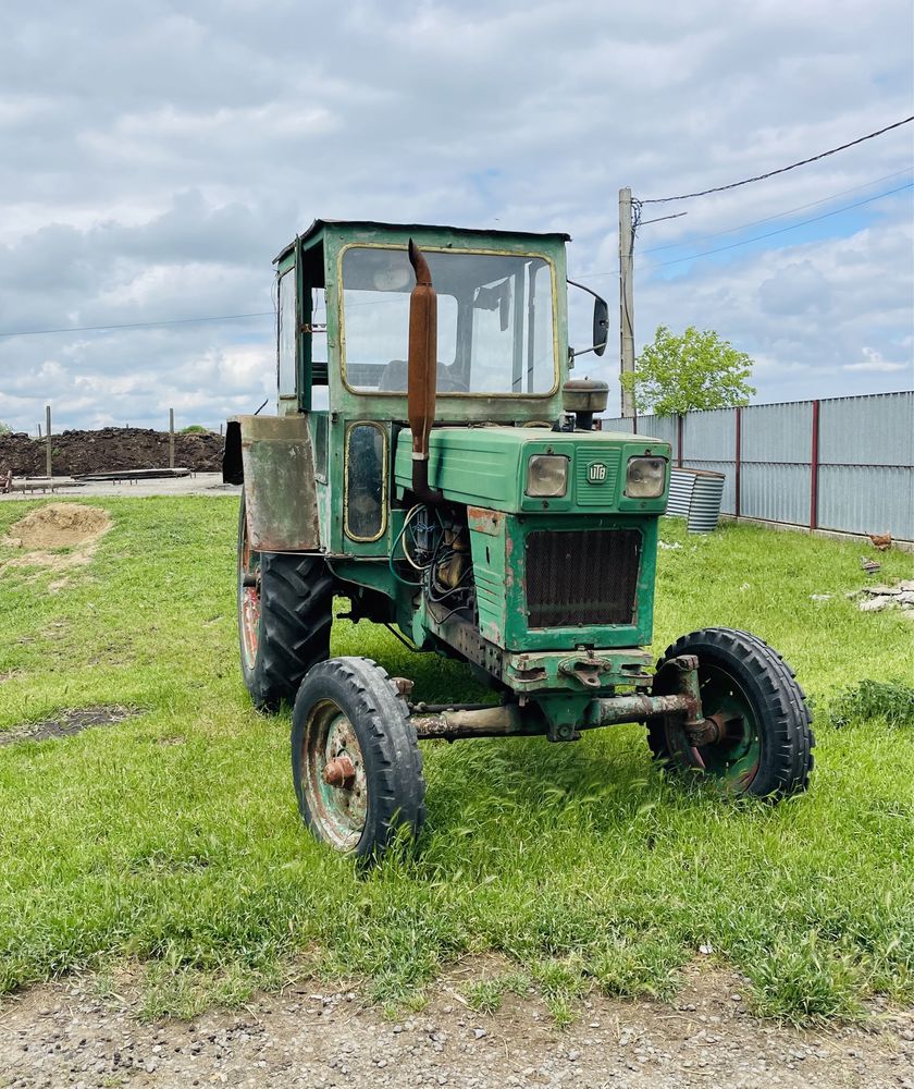 Tractor si remorca