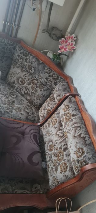 Coltar bucatarie fără tăieturi sau pete lemn masiv plus 2 scaune