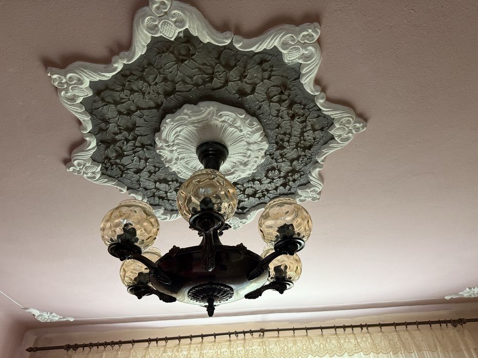 Candelabre vechi de vanzare