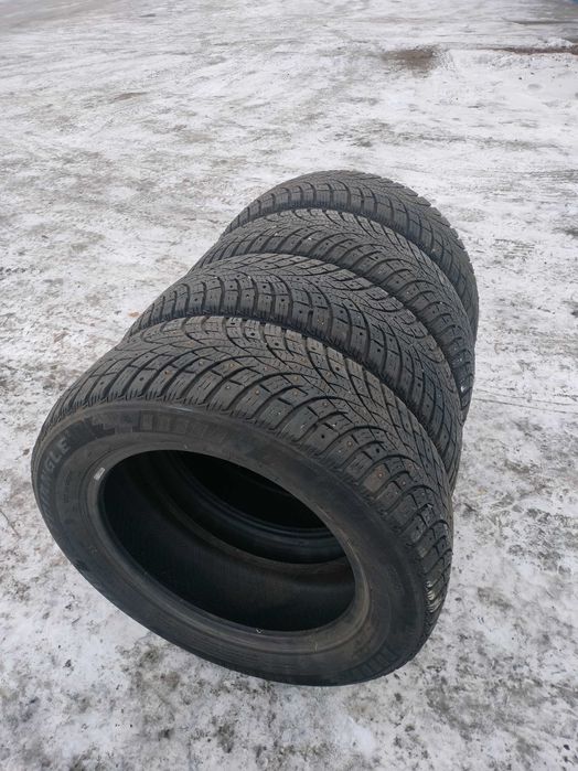Продам комплект зимних шин