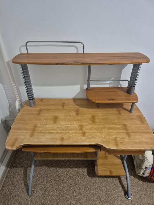 Компьютерный стол торг есть