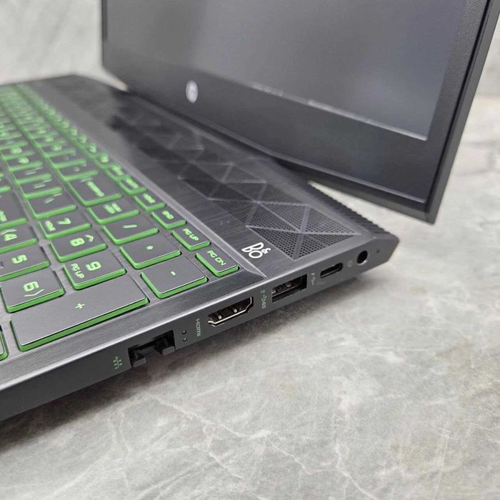 HP Pavilion Gaming Laptop 15-cx0xxx / 16GB RAM / 1TB disc + 500gb SSD