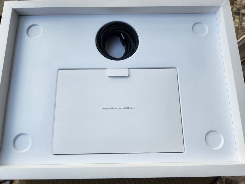 Macbook pro m4 14 inch 16/512 GB