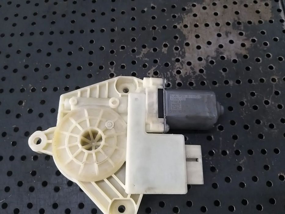 Motoras macara stanga spate seat toledo 4 kg3 5ja959811g