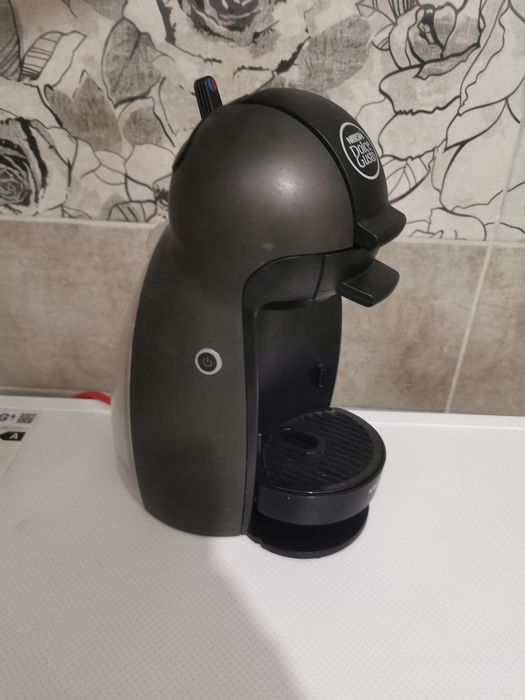 Vând aparat de cafea nescafe dolce gusto