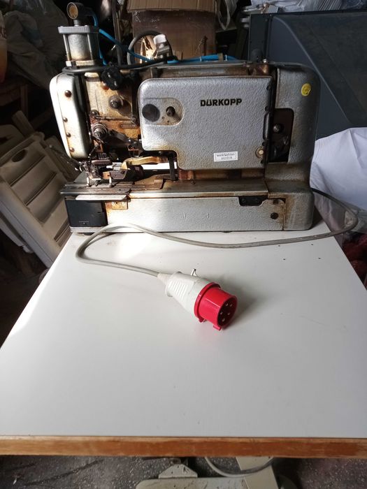 Masina de cusut butoniera Durkopp industriala
