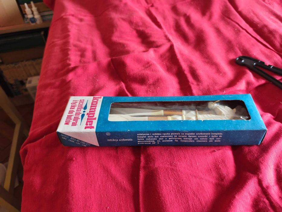 Продавам комплект четка за дрехи и обувалка