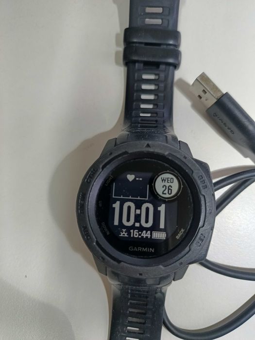 GPS часовник Garmin Instinct