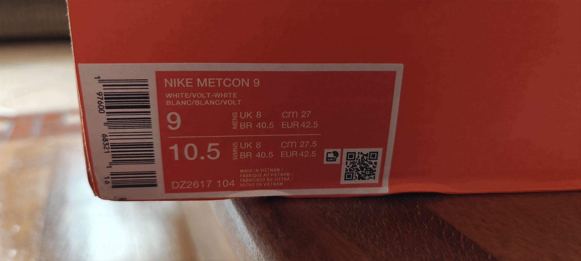 Vând Nike Metcon 9 Alb/Volt - Mărimea 42.5 - NOI, originali