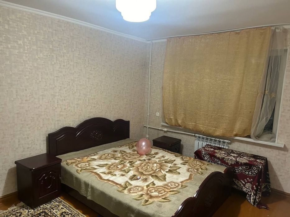 1 комнатная с мебелью и техникой выше Хакимията