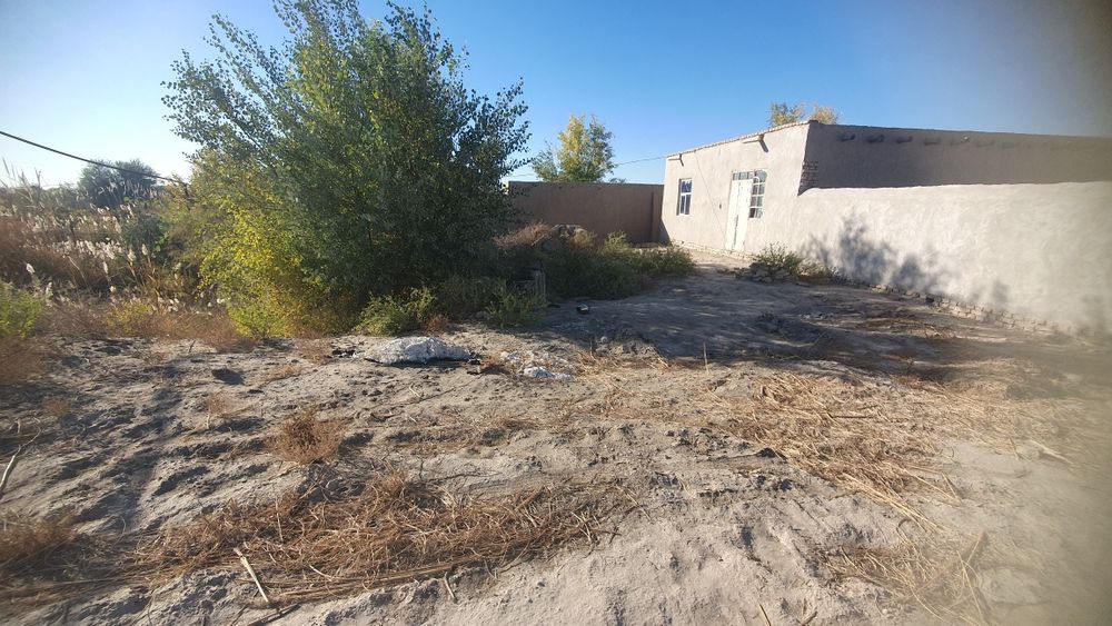 Qo'shkopir  sputnikda 10 sotix xovli joy sotiladi