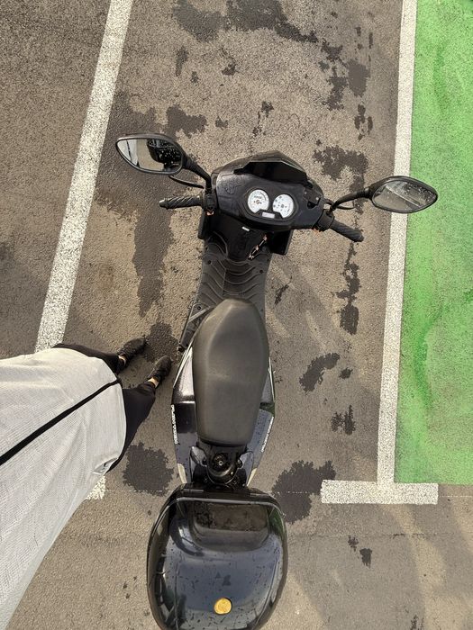 Scuter Rolla Piaggio Kymko 125 ccm schimb remorca 750 kg