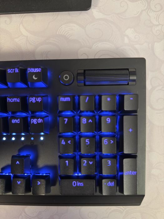 Razer BlackWidow V3 – механична геймърска клавиатура, като нова