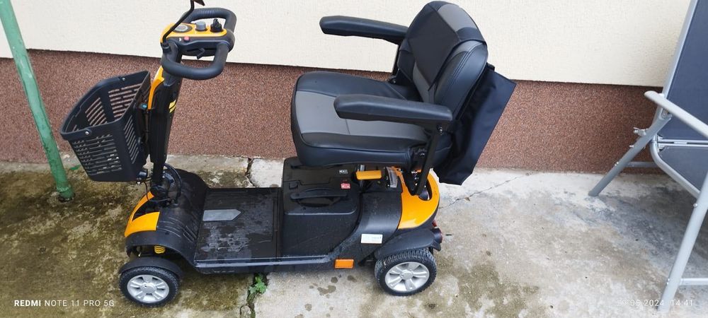 Cărucior electric pentru persoane vârstnice