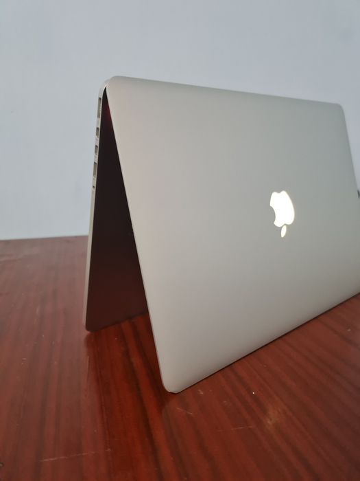 Macbook pro 2015 2K retena disply 16/512