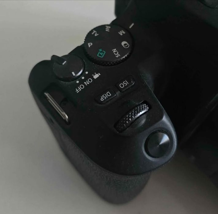 Set foto/video DSRL: Canon EOS 250D
