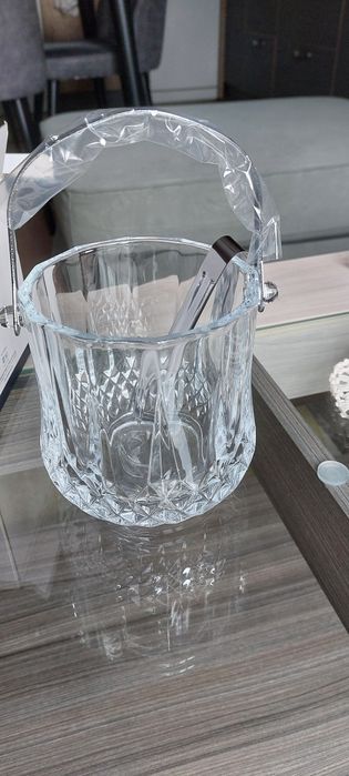 Продавам кристален съд за лед