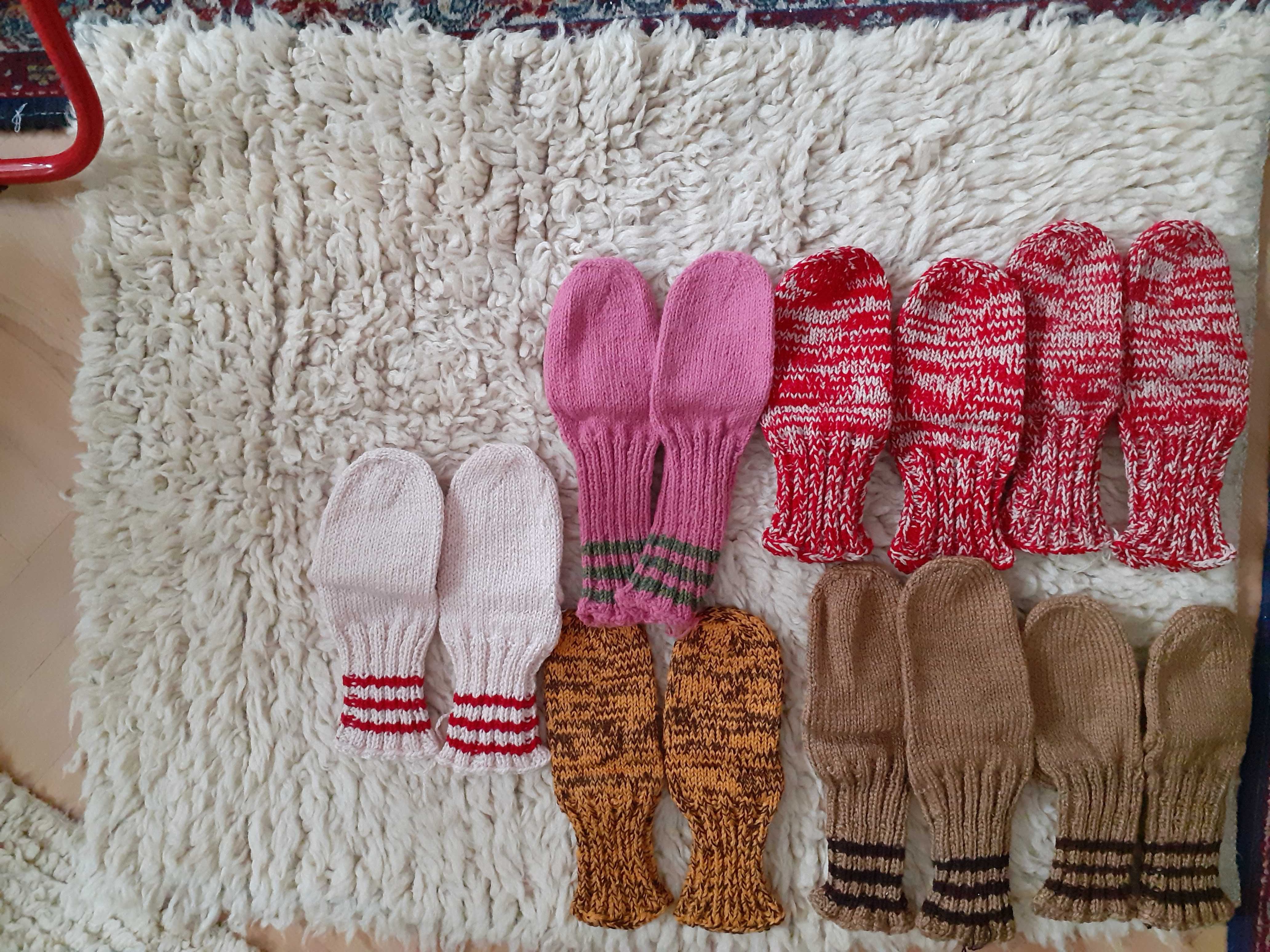 Продавам ръчно изплетени вълнени чорапи и терлици-дамски и детски