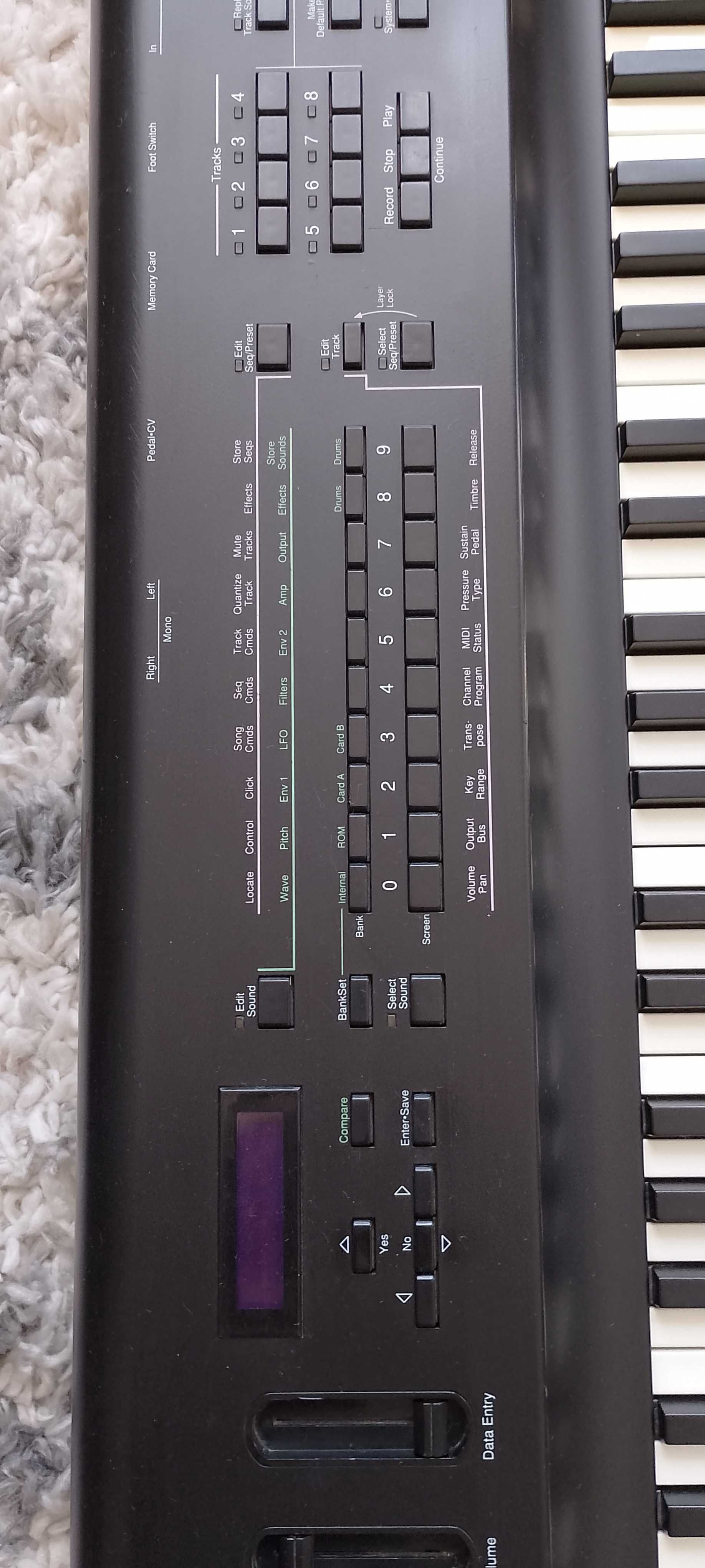 Продавам Ensoniq KS-32
