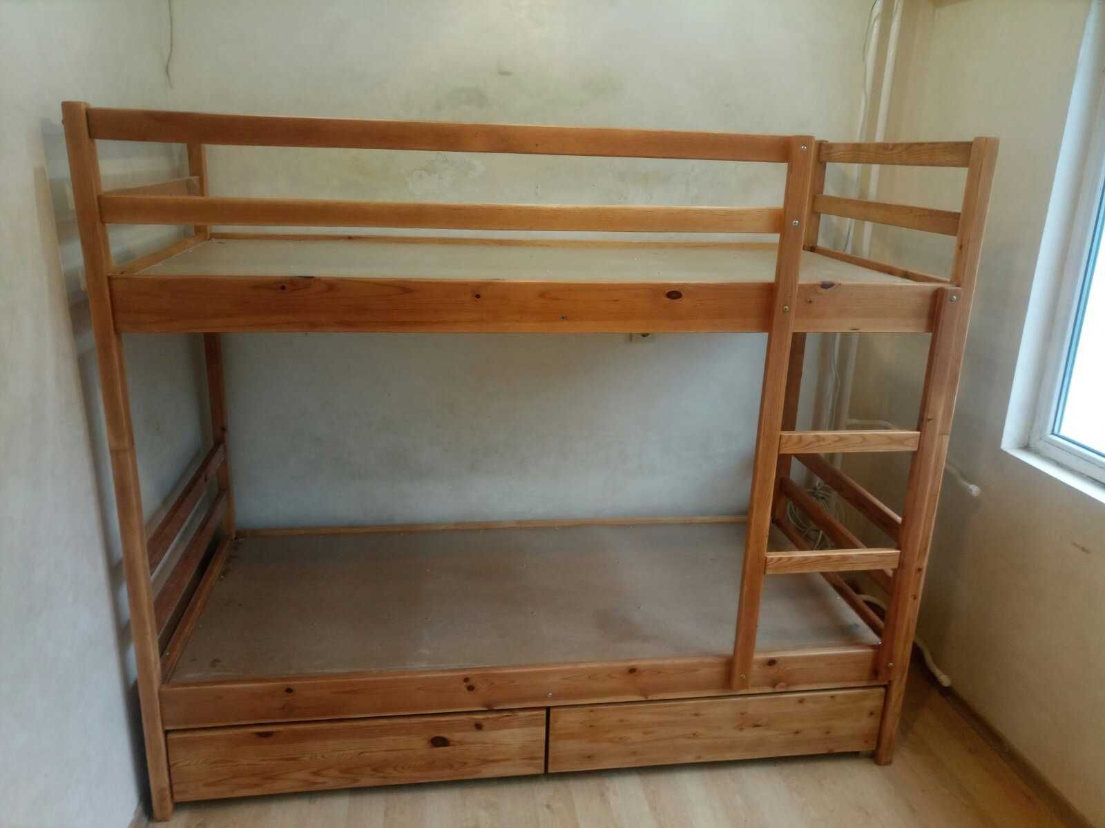 Двойно легло  с подматрани рамки ,стълба , големи чекмеджета и матраци