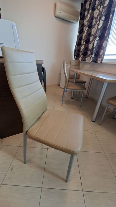 Масичка за хранене + 4 стола -eко кожа