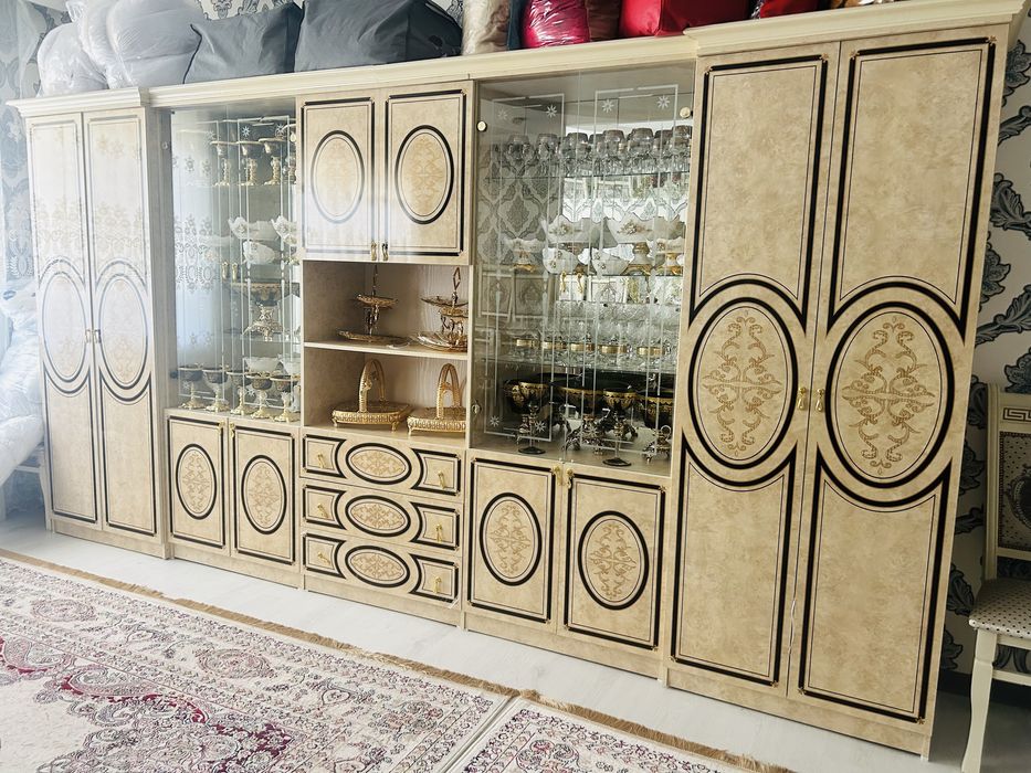 Стенка для гостиной почти как новый