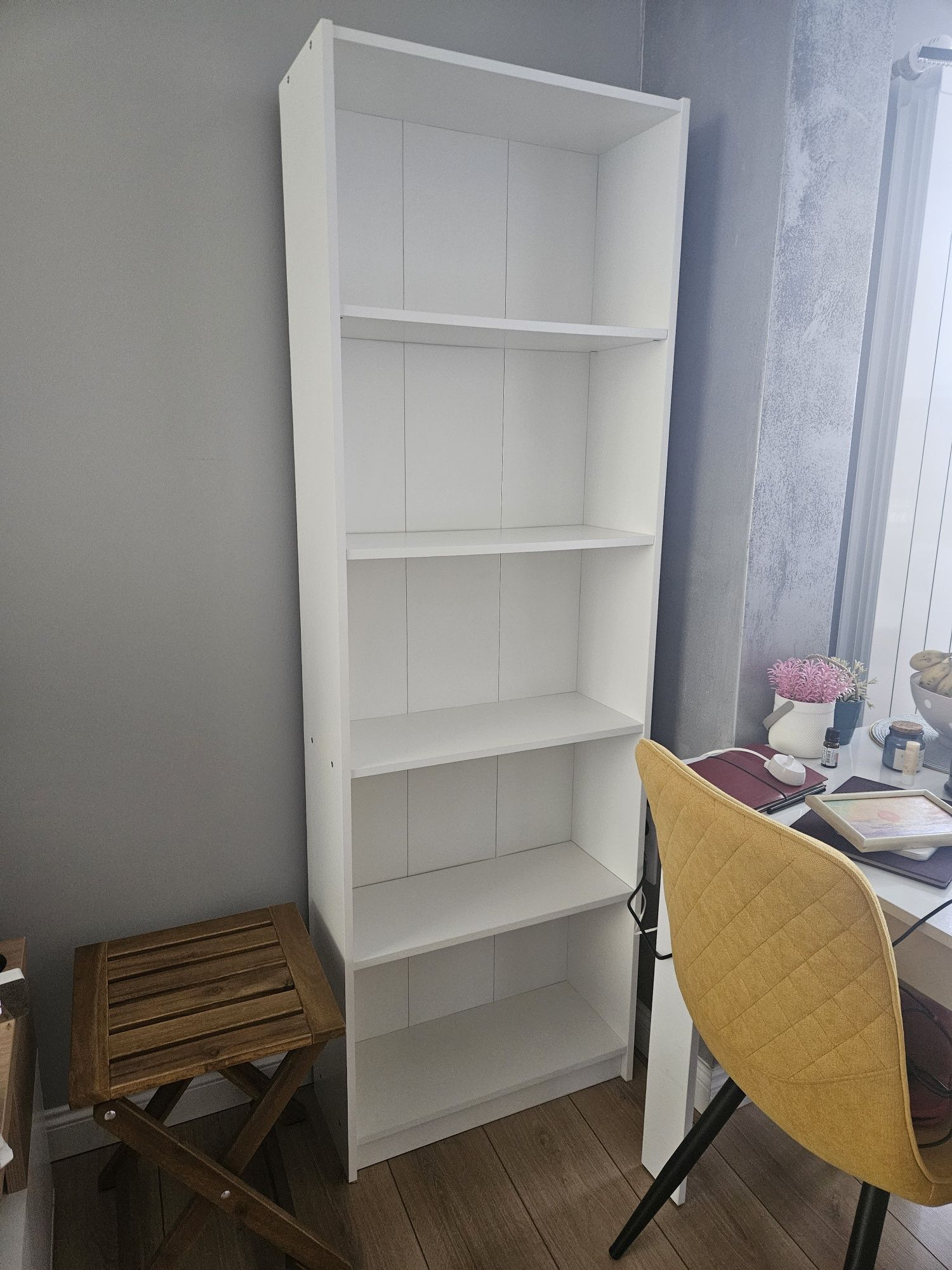 Продават се две библиотеки ИКЕА Gersby