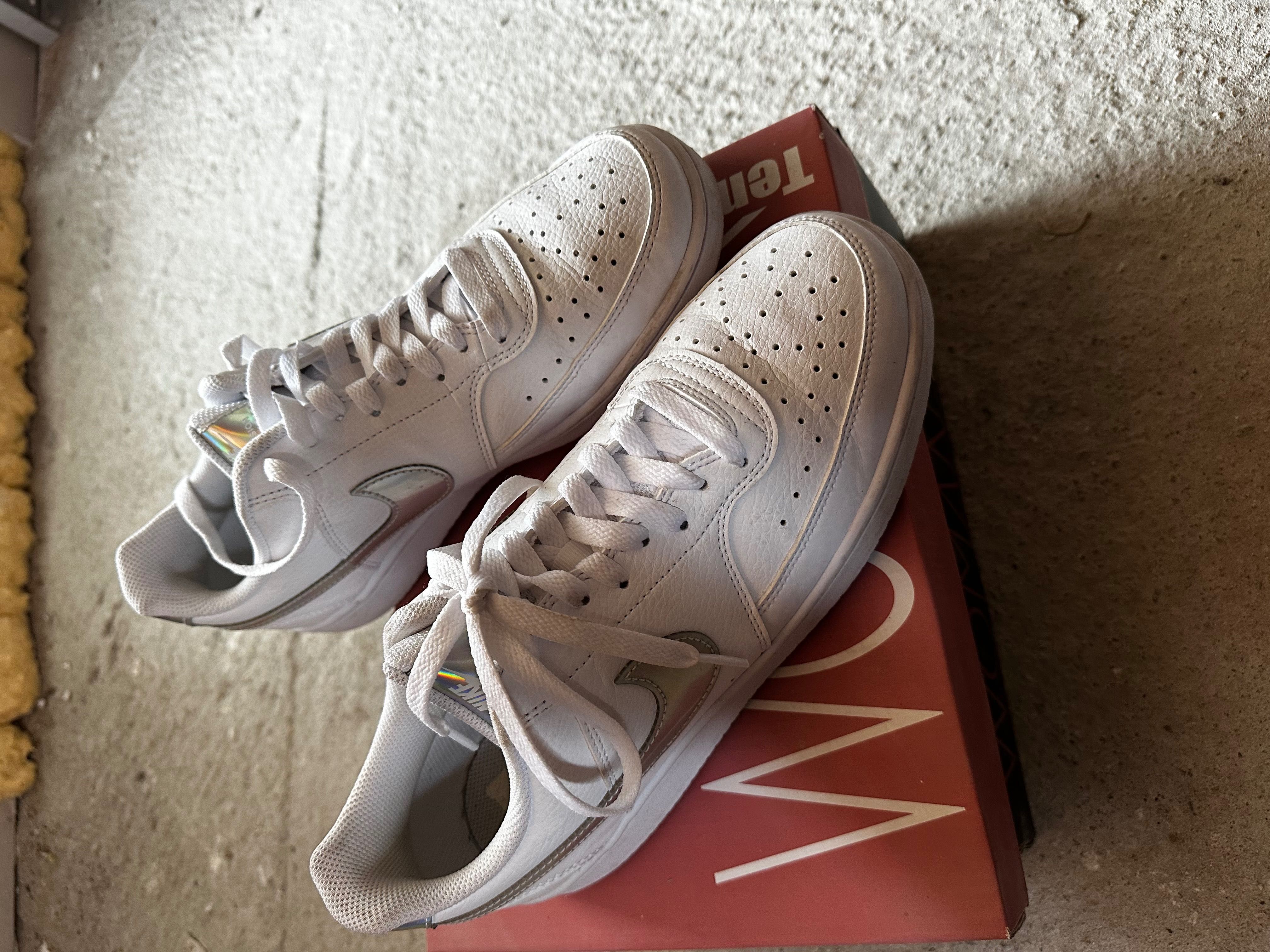 Маратонки Nike бели