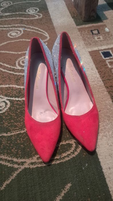 Обувь красная,с блестящками