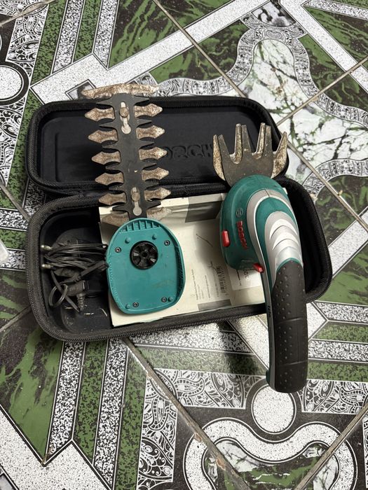 Foarfec electric grădină Bosch ISIO – cu accesorii și încărcător