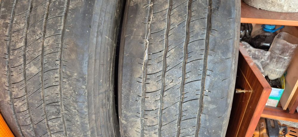 Vând cauciucuri camion