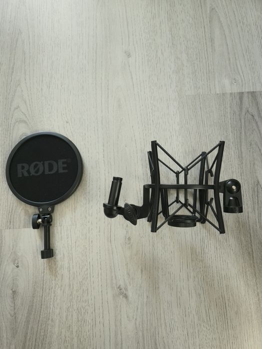 RODE SM6 Shock Mount cu Pop Filter