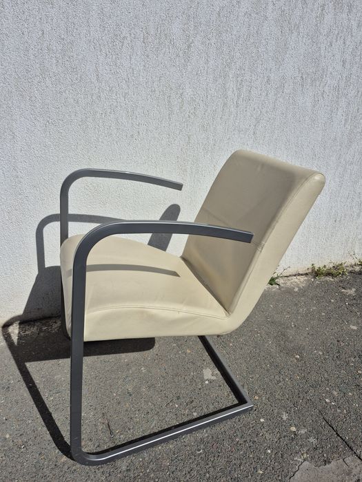 Vand scaun cadru metalic,sezut/spatar tapitat culoarea crem,made Italy