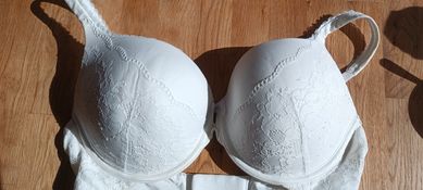 Бял сутиен Victoria's secret 34DD/75E