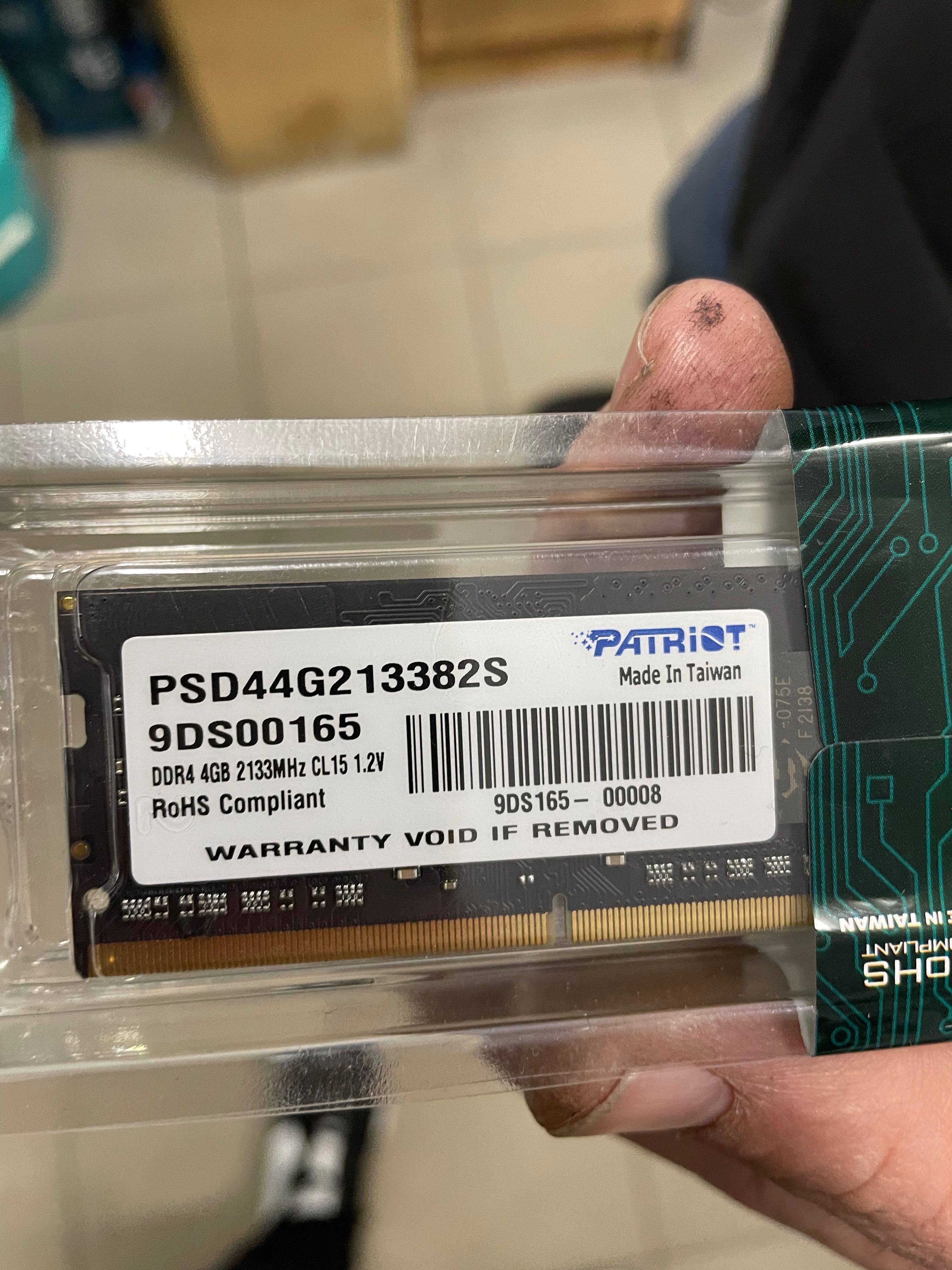 RAM 4GB DDR 4 2133MHz CL15 pentru laptop. Sunt Sigilati