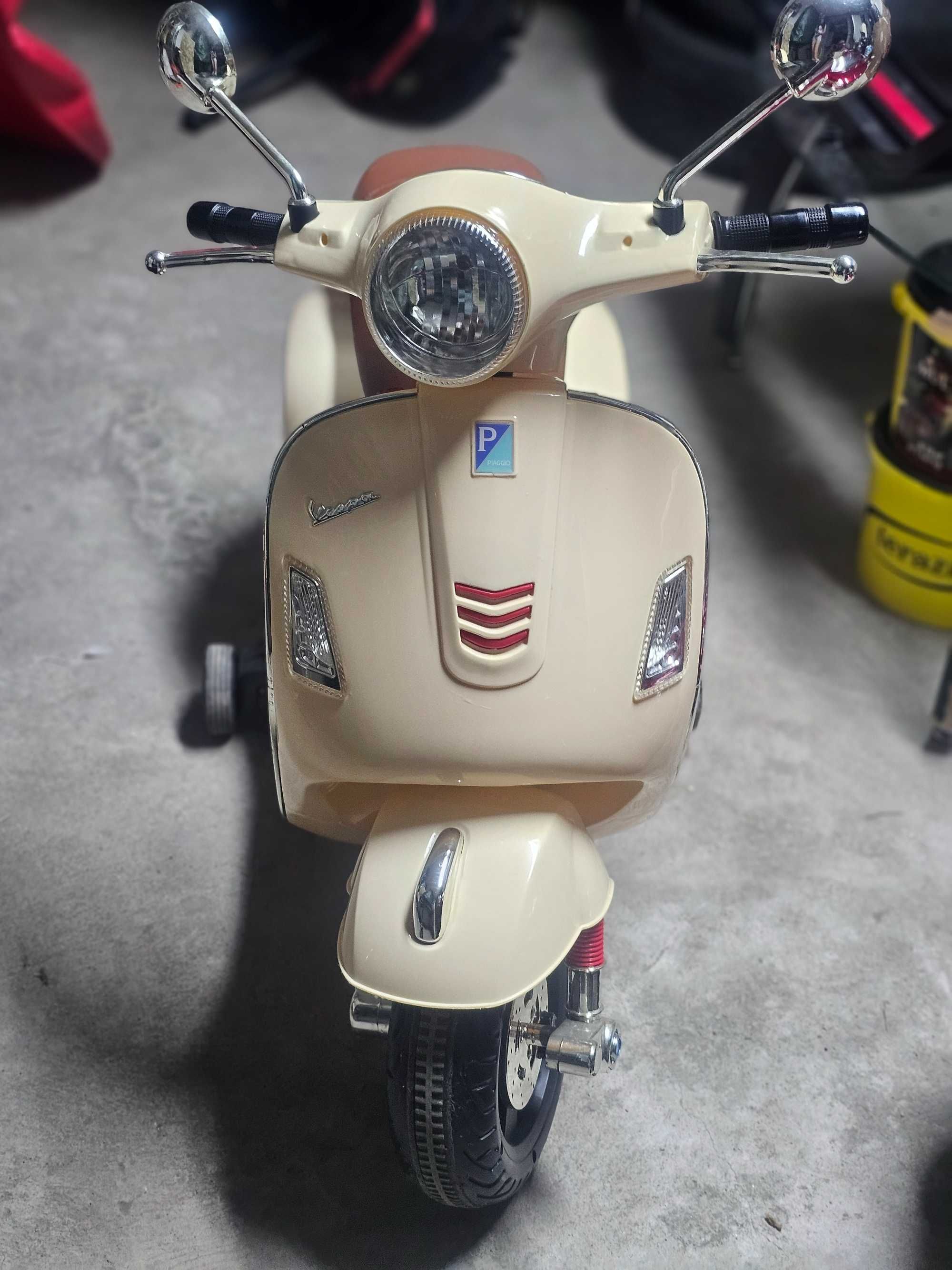 Детски Електрически скутер  Vespa