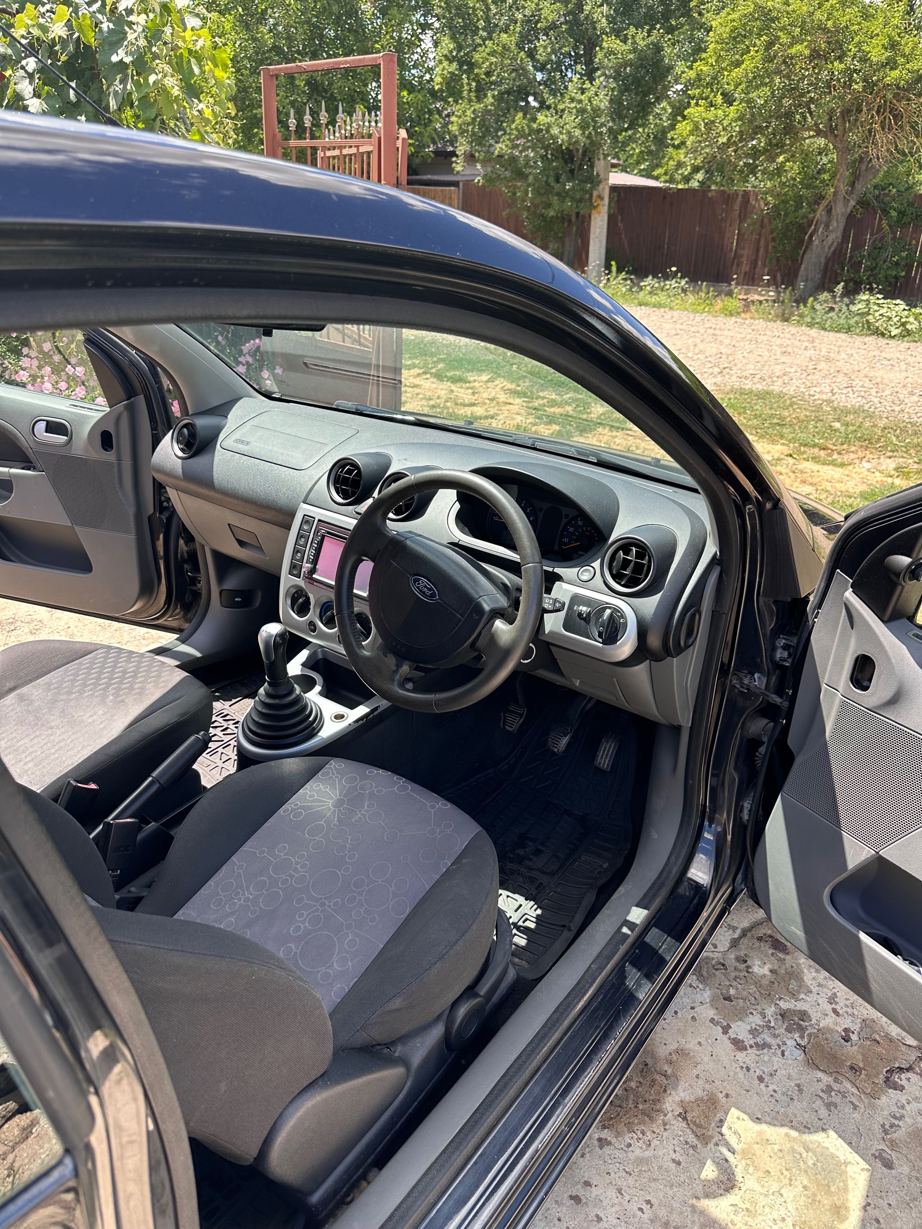 Vând ford fiesta,volan dreapta,înscrisă în Ro