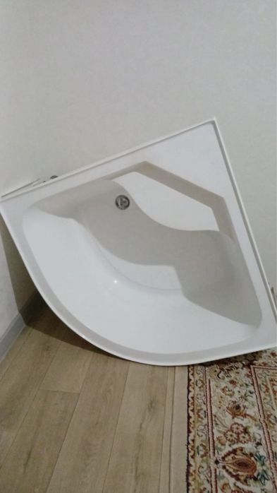 Угловая ванна б/у