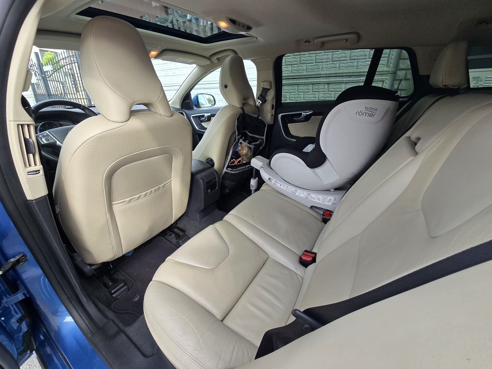 Volvo V60 D6 Plug-in-Hybrid AWD 2013