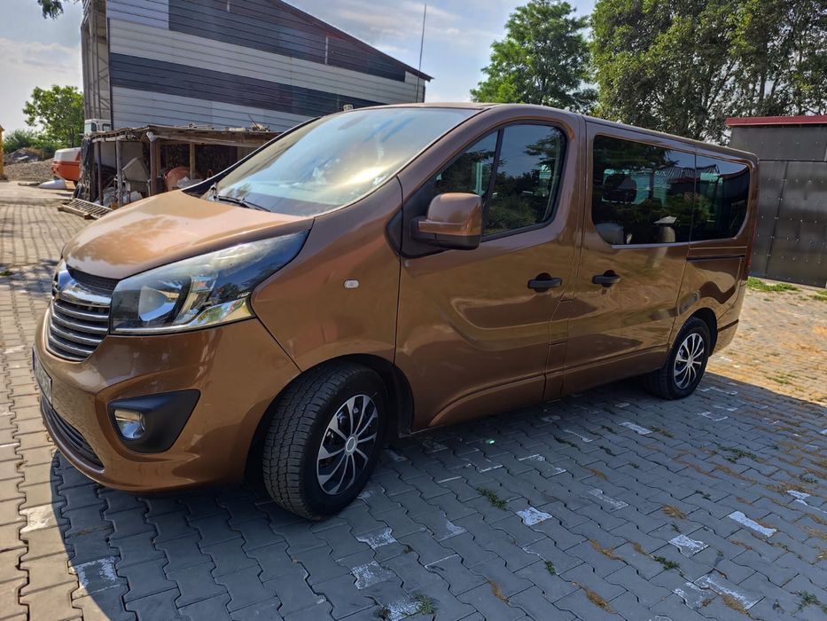 Opel Vivaro 8+1 2016 5 usi
