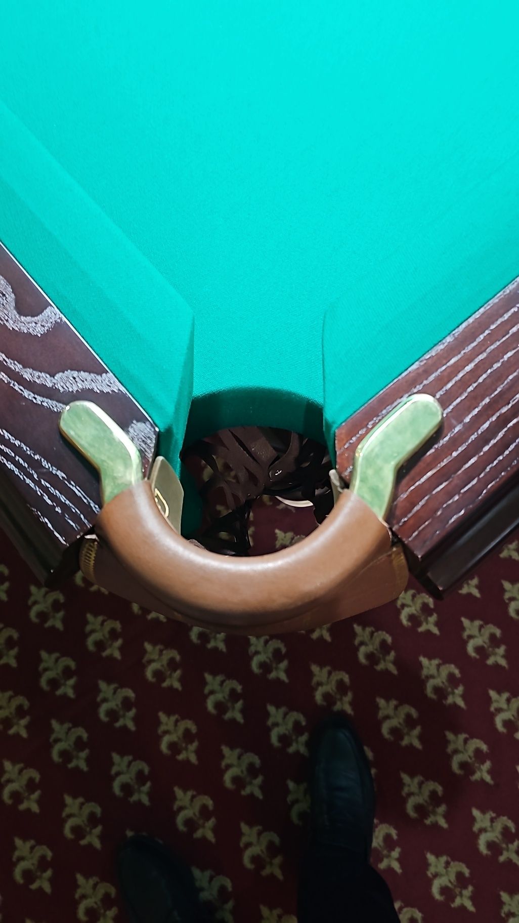 Продаётся  бильярдный стол "LEADER" ,billiard stoli