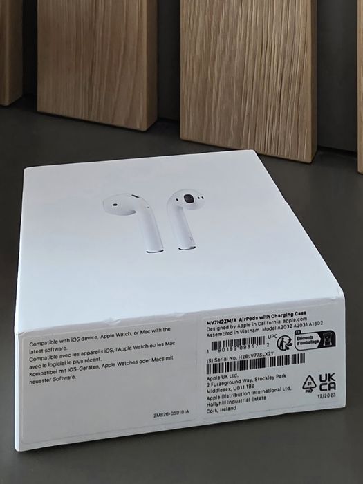 Apple MV7N2ZM/A AirPods with Charging Case (AirPods2)