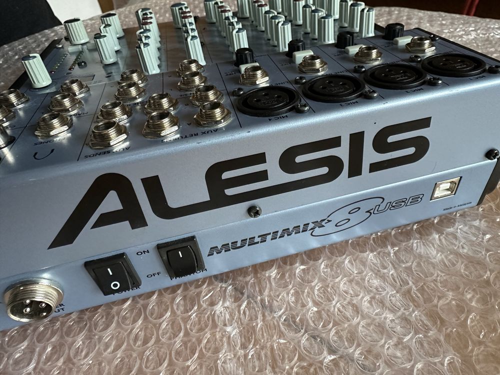 Alesis  Multimix 8