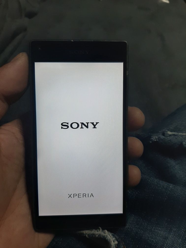 Vând nu schimb sony xperia z5 compact în stare buna