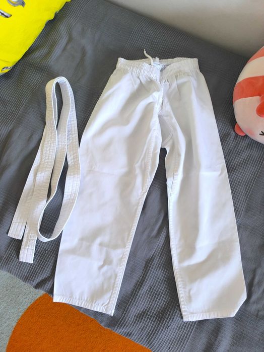 Costum karate 8-9 ani , 140 cm - 70 ron
