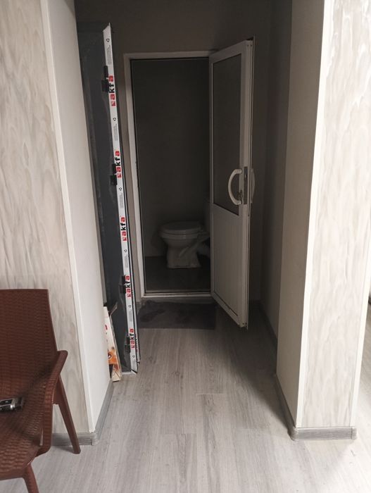 Катартал вдоль дороги под офис